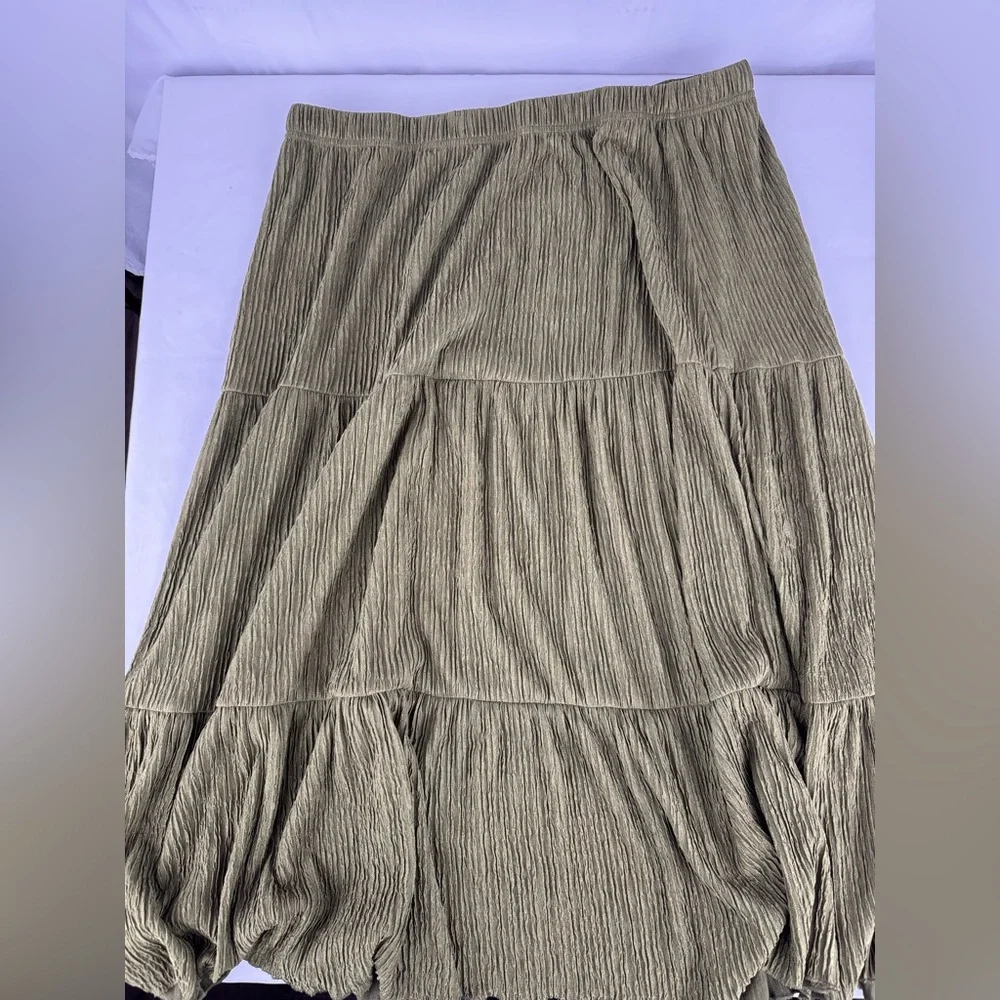 NWOT SHEIN 2 Piece Crop Top and Skirt Set in Army Green - Picture 2 of 5